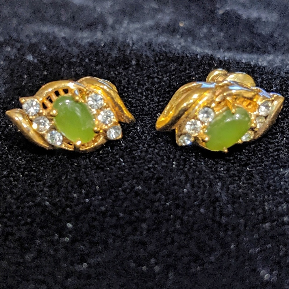 Diamond-like sparkle earrings